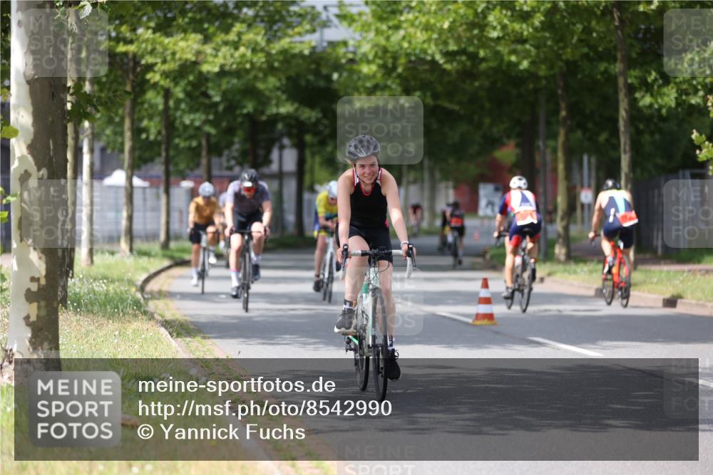 10.08.2025 - GEWOBA Citytriathlon Bremen Yannick Fuchs http://msf.ph/oto/8542990 10.08.2025 12:49:43 Radfahren 552, 560, 637, 648, 666, 688, 689, 692, 702, 715, 741, 841, 856, 873, 922 meine-sportfotos.de