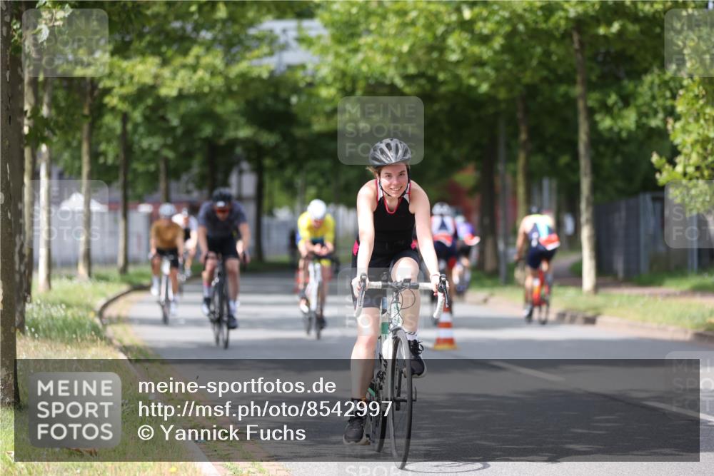 10.08.2025 - GEWOBA Citytriathlon Bremen Yannick Fuchs http://msf.ph/oto/8542997 10.08.2025 12:49:44 Radfahren 552, 560, 637, 648, 666, 688, 689, 692, 702, 715, 741, 841, 856, 873, 922 meine-sportfotos.de