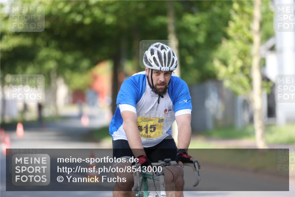10.08.2025 - GEWOBA Citytriathlon Bremen Yannick Fuchs http://msf.ph/oto/8543000 10.08.2025 10:43:20 Radfahren 27, 51, 149, 361, 415, 422 meine-sportfotos.de