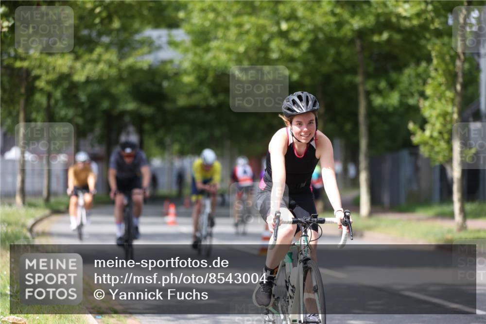 10.08.2025 - GEWOBA Citytriathlon Bremen Yannick Fuchs http://msf.ph/oto/8543004 10.08.2025 12:49:44 Radfahren 552, 560, 637, 648, 666, 688, 689, 692, 702, 715, 741, 841, 856, 873, 922 meine-sportfotos.de