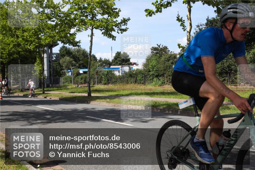 10.08.2025 - GEWOBA Citytriathlon Bremen Yannick Fuchs http://msf.ph/oto/8543006 10.08.2025 14:33:40 Radfahren 2, 25, 48, 65, 138, 440, 514, 519, 522 meine-sportfotos.de
