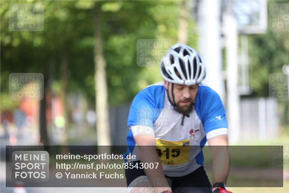 10.08.2025 - GEWOBA Citytriathlon Bremen Yannick Fuchs http://msf.ph/oto/8543007 10.08.2025 10:43:20 Radfahren 27, 51, 149, 361, 415, 422 meine-sportfotos.de