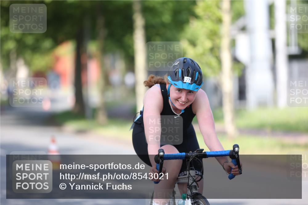 10.08.2025 - GEWOBA Citytriathlon Bremen Yannick Fuchs http://msf.ph/oto/8543021 10.08.2025 10:43:22 Radfahren 27, 51, 149, 361, 415, 422 meine-sportfotos.de