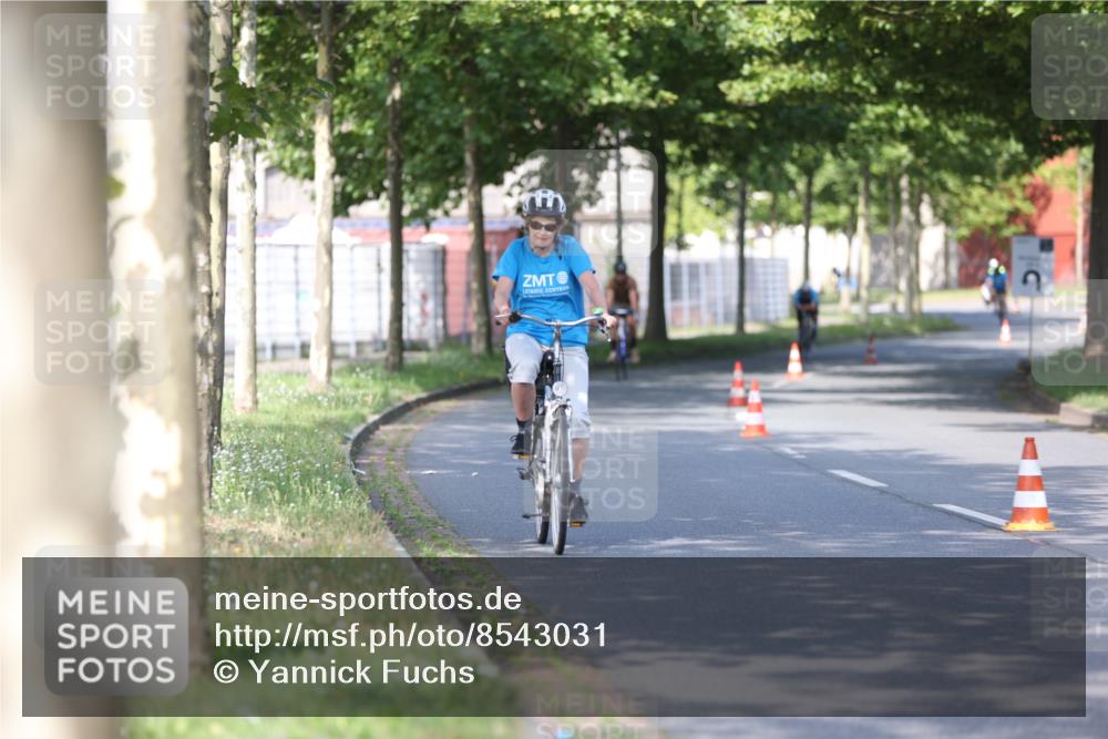 10.08.2025 - GEWOBA Citytriathlon Bremen Yannick Fuchs http://msf.ph/oto/8543031 10.08.2025 10:43:24 Radfahren 27, 51, 53, 361, 415, 422 meine-sportfotos.de