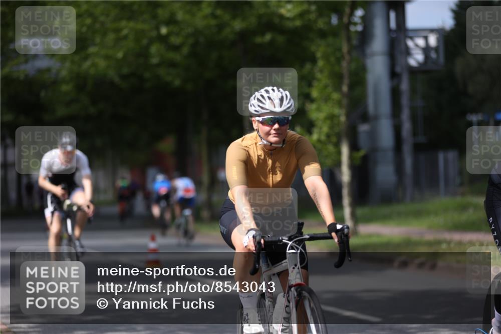 10.08.2025 - GEWOBA Citytriathlon Bremen Yannick Fuchs http://msf.ph/oto/8543043 10.08.2025 12:49:47 Radfahren 552, 637, 648, 666, 688, 689, 692, 715, 741, 856, 873, 922 meine-sportfotos.de