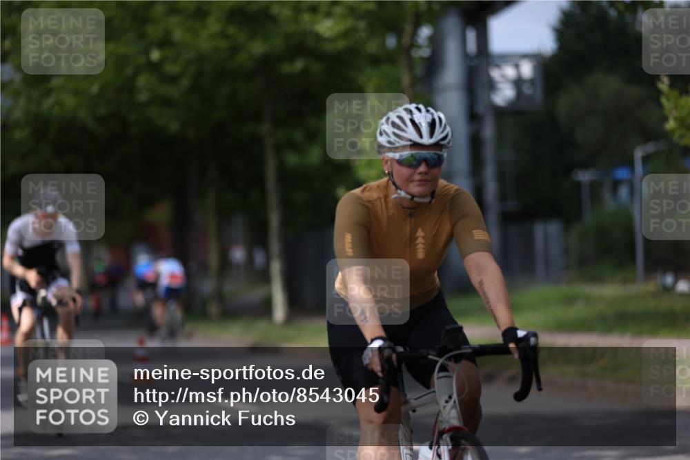 10.08.2025 - GEWOBA Citytriathlon Bremen Yannick Fuchs http://msf.ph/oto/8543045 10.08.2025 12:49:47 Radfahren 552, 637, 648, 666, 688, 689, 692, 715, 741, 856, 873, 922 meine-sportfotos.de