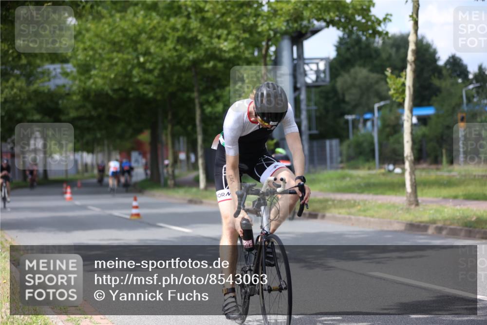 10.08.2025 - GEWOBA Citytriathlon Bremen Yannick Fuchs http://msf.ph/oto/8543063 10.08.2025 12:49:48 Radfahren 552, 637, 648, 666, 688, 689, 692, 715, 741, 856, 873, 922, 959 meine-sportfotos.de