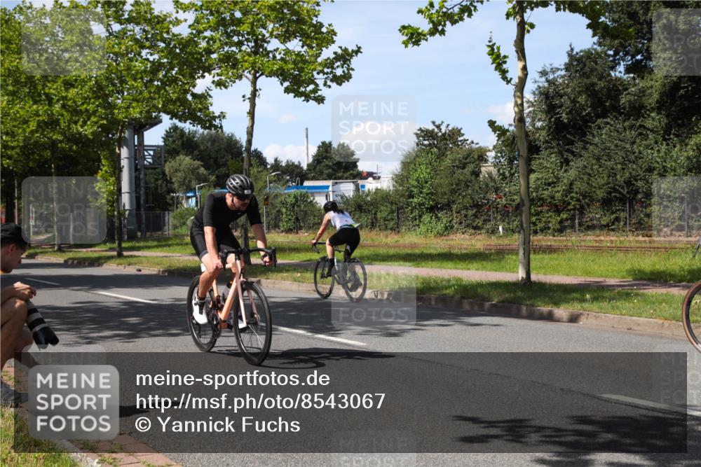 10.08.2025 - GEWOBA Citytriathlon Bremen Yannick Fuchs http://msf.ph/oto/8543067 10.08.2025 14:33:50 Radfahren 25, 48, 55, 65, 92, 151, 388, 514, 522 meine-sportfotos.de