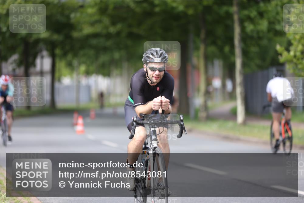 10.08.2025 - GEWOBA Citytriathlon Bremen Yannick Fuchs http://msf.ph/oto/8543081 10.08.2025 12:49:51 Radfahren 552, 637, 648, 666, 688, 689, 692, 715, 741, 856, 873, 922, 959 meine-sportfotos.de