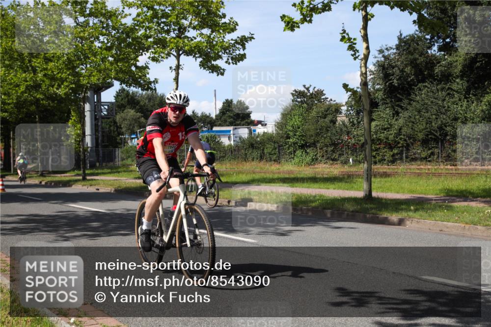 10.08.2025 - GEWOBA Citytriathlon Bremen Yannick Fuchs http://msf.ph/oto/8543090 10.08.2025 14:33:59 Radfahren 55, 65, 92, 151, 364, 388, 451, 507, 522, 530 meine-sportfotos.de