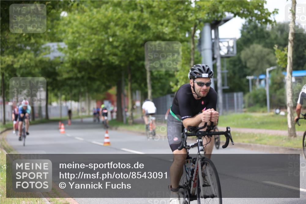 10.08.2025 - GEWOBA Citytriathlon Bremen Yannick Fuchs http://msf.ph/oto/8543091 10.08.2025 12:49:51 Radfahren 552, 637, 648, 666, 688, 689, 692, 715, 741, 856, 873, 922, 959 meine-sportfotos.de