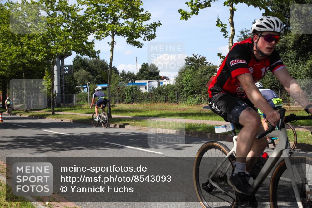 10.08.2025 - GEWOBA Citytriathlon Bremen Yannick Fuchs http://msf.ph/oto/8543093 10.08.2025 14:34:00 Radfahren 55, 65, 92, 151, 364, 388, 451, 507, 522, 530 meine-sportfotos.de