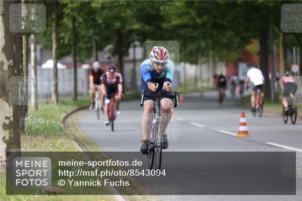 10.08.2025 - GEWOBA Citytriathlon Bremen Yannick Fuchs http://msf.ph/oto/8543094 10.08.2025 12:49:52 Radfahren 552, 637, 648, 666, 688, 689, 692, 722, 741, 838, 856, 873, 922, 959 meine-sportfotos.de