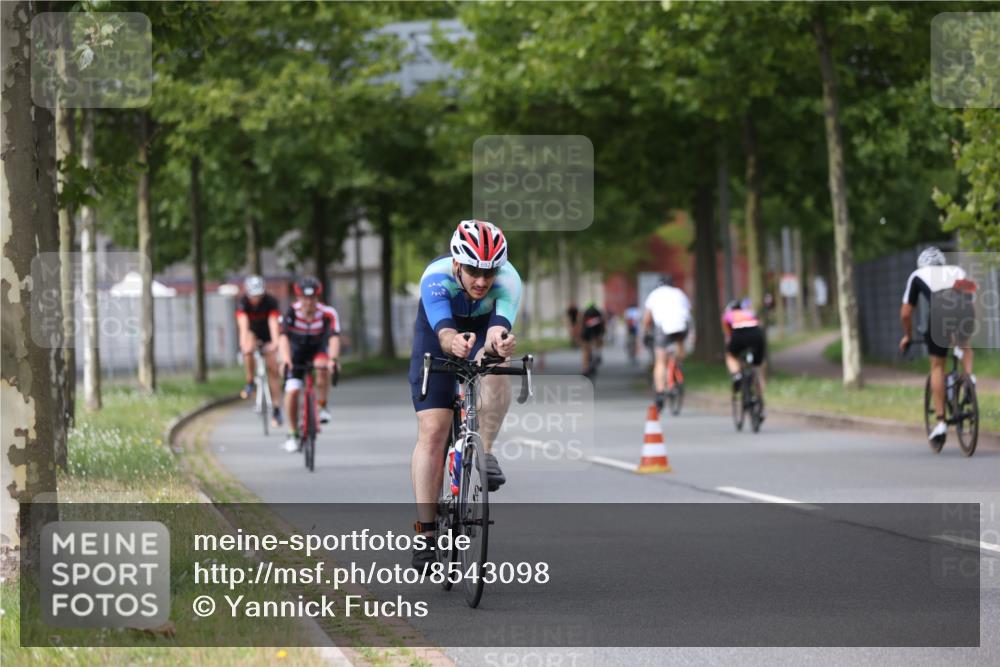 10.08.2025 - GEWOBA Citytriathlon Bremen Yannick Fuchs http://msf.ph/oto/8543098 10.08.2025 12:49:52 Radfahren 552, 637, 648, 666, 688, 689, 692, 722, 741, 838, 856, 873, 922, 959 meine-sportfotos.de