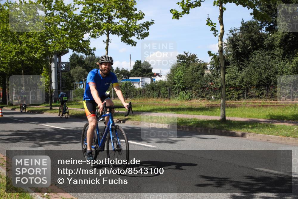 10.08.2025 - GEWOBA Citytriathlon Bremen Yannick Fuchs http://msf.ph/oto/8543100 10.08.2025 14:34:01 Radfahren 55, 65, 92, 151, 364, 388, 451, 507, 522, 530 meine-sportfotos.de