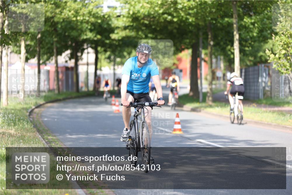 10.08.2025 - GEWOBA Citytriathlon Bremen Yannick Fuchs http://msf.ph/oto/8543103 10.08.2025 10:43:37 Radfahren 53, 217, 361, 422, 487, 507 meine-sportfotos.de
