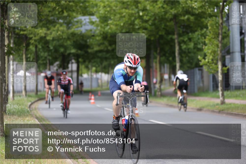 10.08.2025 - GEWOBA Citytriathlon Bremen Yannick Fuchs http://msf.ph/oto/8543104 10.08.2025 12:49:53 Radfahren 552, 637, 648, 666, 688, 689, 692, 722, 741, 838, 856, 922, 959 meine-sportfotos.de