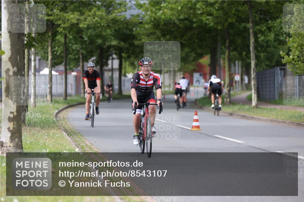 10.08.2025 - GEWOBA Citytriathlon Bremen Yannick Fuchs http://msf.ph/oto/8543107 10.08.2025 12:49:54 Radfahren 552, 637, 648, 666, 688, 689, 692, 722, 741, 838, 856, 922, 935, 959 meine-sportfotos.de