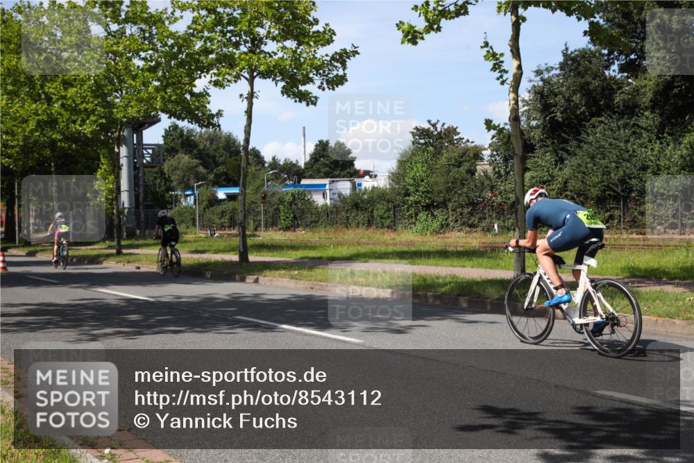 10.08.2025 - GEWOBA Citytriathlon Bremen Yannick Fuchs http://msf.ph/oto/8543112 10.08.2025 14:34:06 Radfahren 55, 92, 151, 214, 364, 388, 424, 443, 451, 507, 515, 530 meine-sportfotos.de