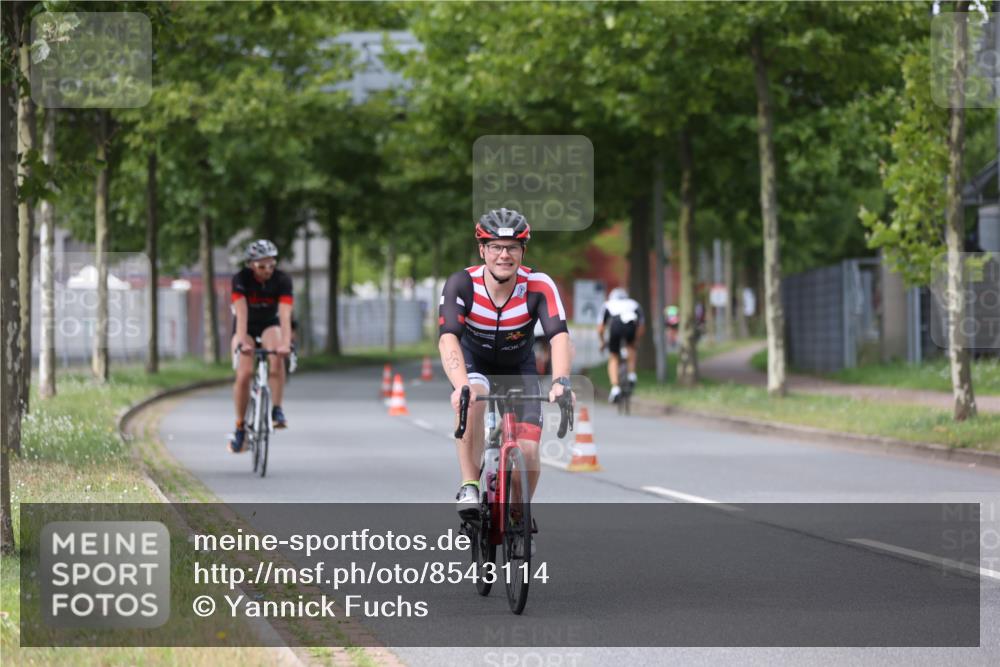 10.08.2025 - GEWOBA Citytriathlon Bremen Yannick Fuchs http://msf.ph/oto/8543114 10.08.2025 12:49:54 Radfahren 552, 637, 648, 666, 688, 689, 692, 722, 741, 838, 856, 922, 935, 959 meine-sportfotos.de