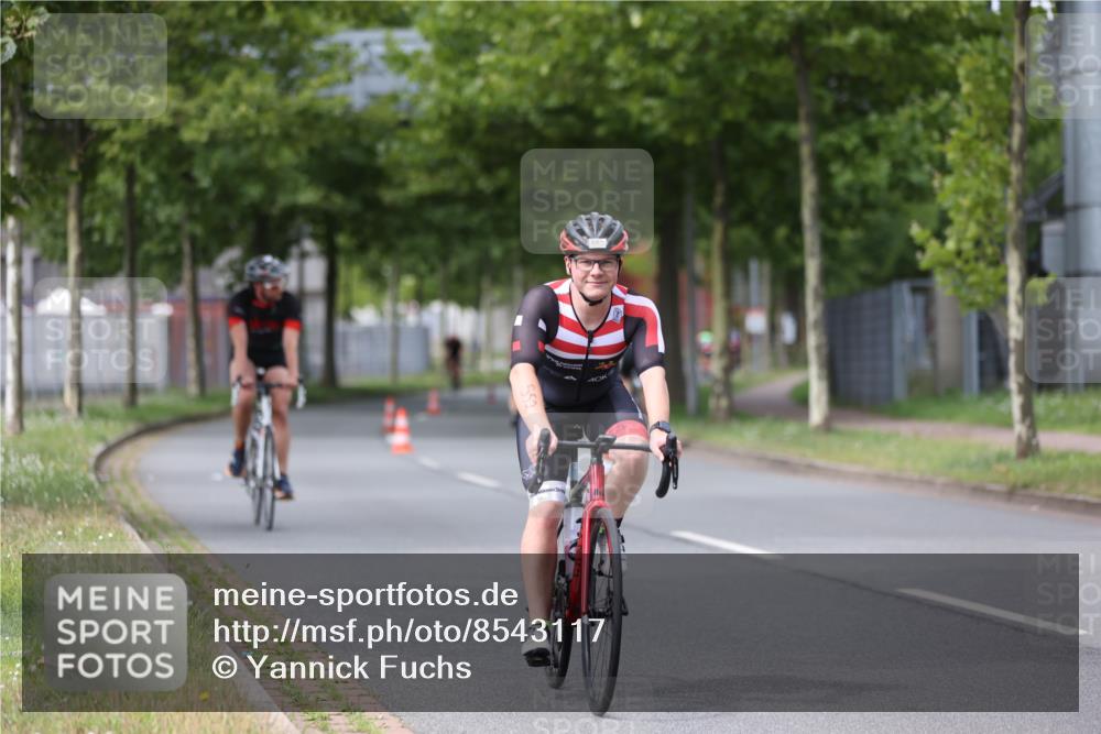 10.08.2025 - GEWOBA Citytriathlon Bremen Yannick Fuchs http://msf.ph/oto/8543117 10.08.2025 12:49:54 Radfahren 552, 637, 648, 666, 688, 689, 692, 722, 741, 838, 856, 922, 935, 959 meine-sportfotos.de