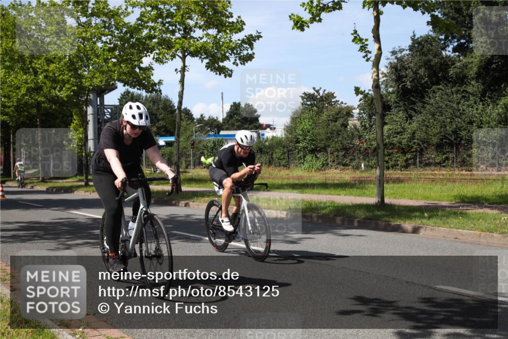 10.08.2025 - GEWOBA Citytriathlon Bremen Yannick Fuchs http://msf.ph/oto/8543125 10.08.2025 14:34:15 Radfahren 45, 76, 143, 151, 214, 316, 364, 388, 424, 443, 451, 507, 515, 530 meine-sportfotos.de
