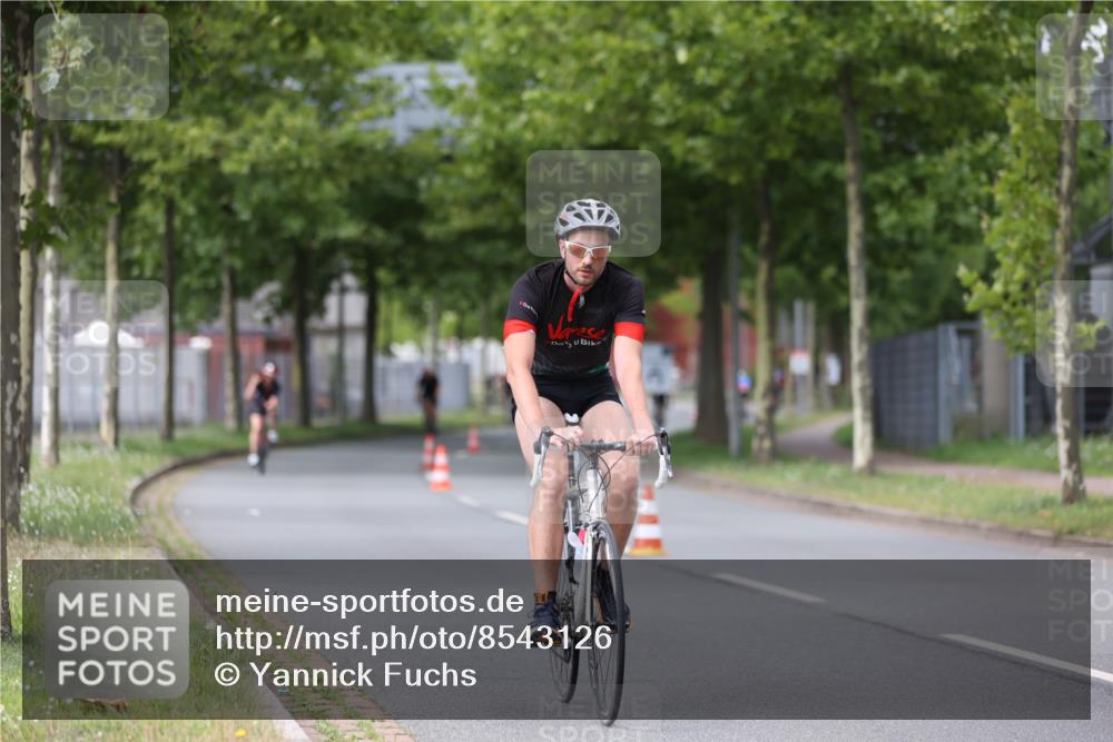 10.08.2025 - GEWOBA Citytriathlon Bremen Yannick Fuchs http://msf.ph/oto/8543126 10.08.2025 12:49:56 Radfahren 552, 648, 666, 688, 689, 692, 722, 741, 838, 856, 935, 959 meine-sportfotos.de