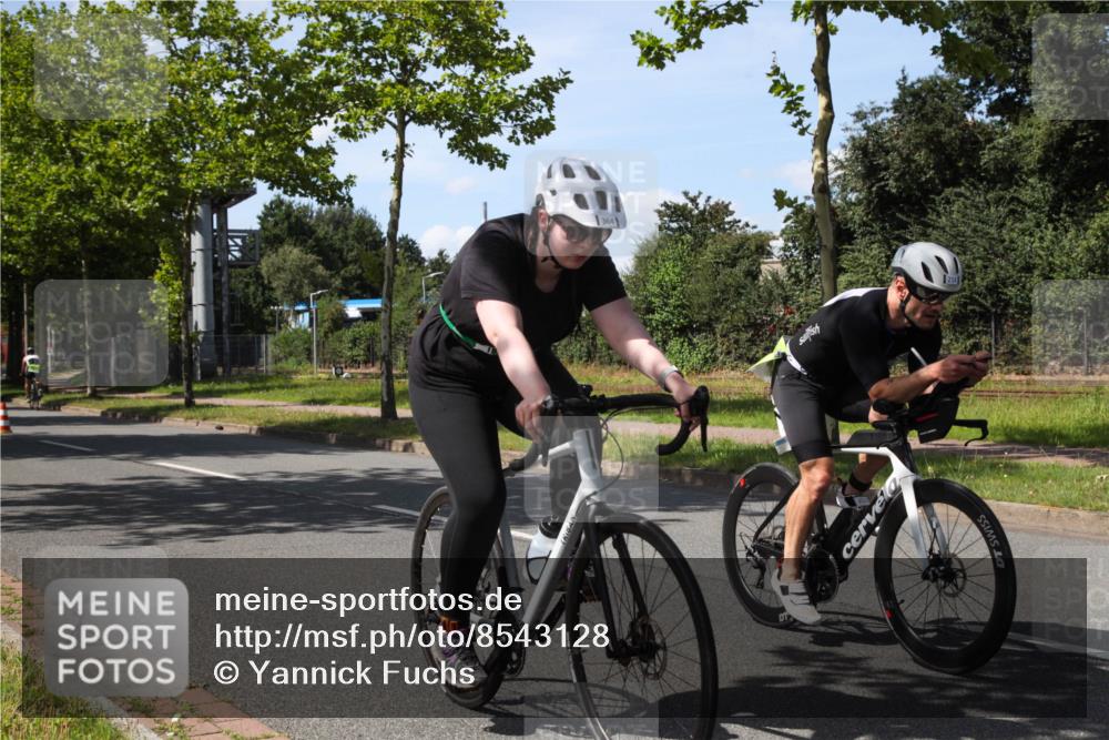 10.08.2025 - GEWOBA Citytriathlon Bremen Yannick Fuchs http://msf.ph/oto/8543128 10.08.2025 14:34:15 Radfahren 45, 76, 143, 151, 214, 316, 364, 388, 424, 443, 451, 507, 515, 530 meine-sportfotos.de