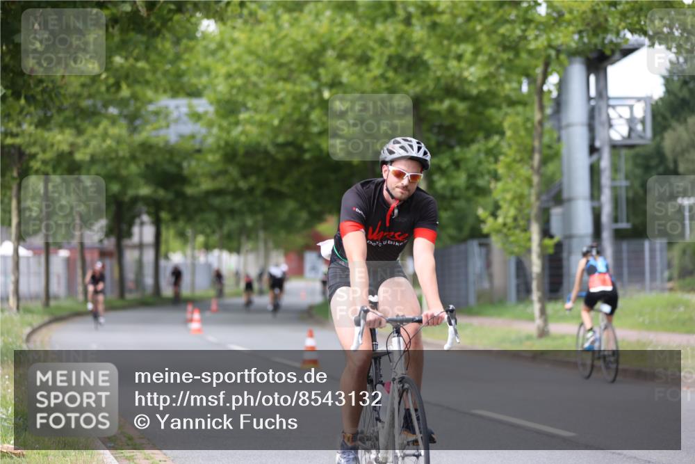 10.08.2025 - GEWOBA Citytriathlon Bremen Yannick Fuchs http://msf.ph/oto/8543132 10.08.2025 12:49:56 Radfahren 552, 648, 666, 688, 689, 692, 722, 741, 838, 856, 935, 959 meine-sportfotos.de