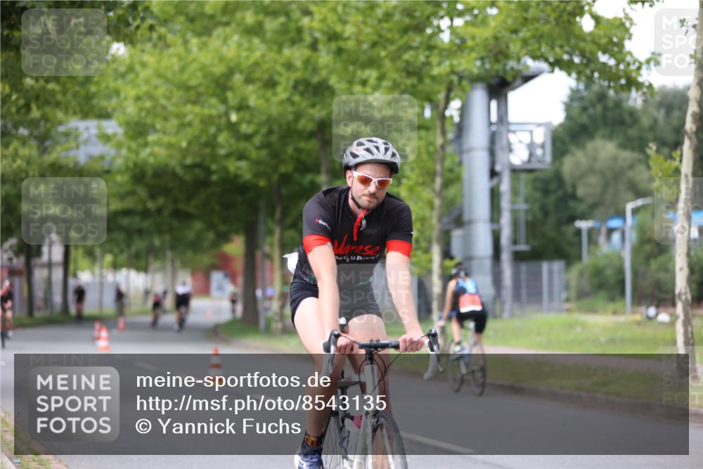 10.08.2025 - GEWOBA Citytriathlon Bremen Yannick Fuchs http://msf.ph/oto/8543135 10.08.2025 12:49:56 Radfahren 552, 648, 666, 688, 689, 692, 722, 741, 838, 856, 935, 959 meine-sportfotos.de