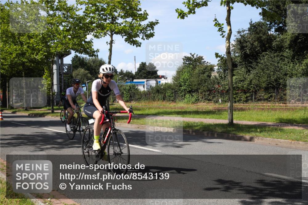 10.08.2025 - GEWOBA Citytriathlon Bremen Yannick Fuchs http://msf.ph/oto/8543139 10.08.2025 14:34:20 Radfahren 45, 76, 88, 143, 214, 304, 316, 364, 375, 392, 424, 443, 515, 524, 530 meine-sportfotos.de