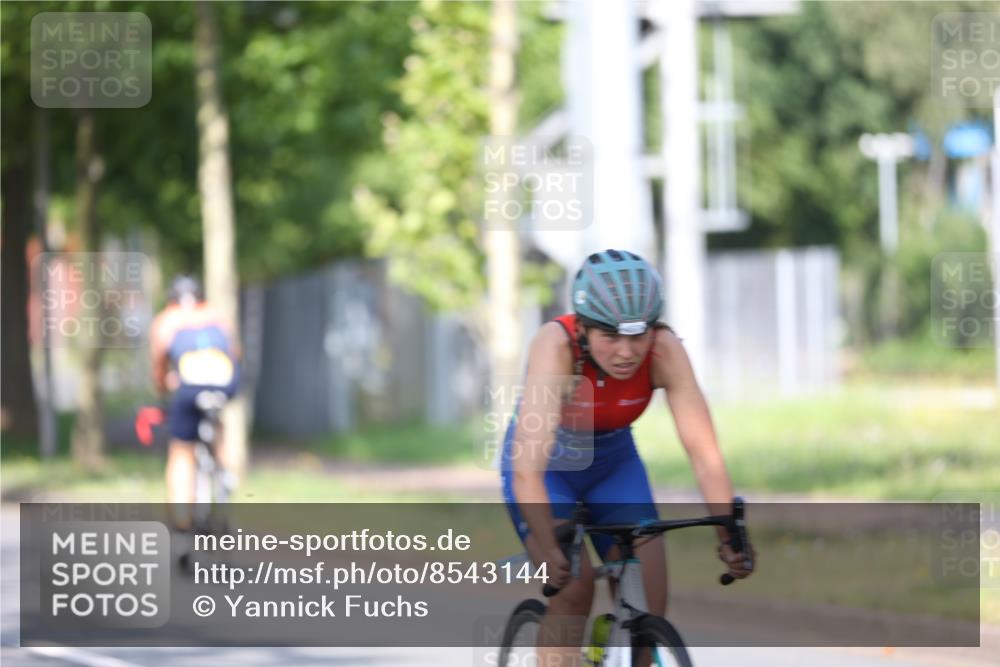 10.08.2025 - GEWOBA Citytriathlon Bremen Yannick Fuchs http://msf.ph/oto/8543144 10.08.2025 10:43:43 Radfahren 53, 179, 217, 422, 425, 487, 507 meine-sportfotos.de