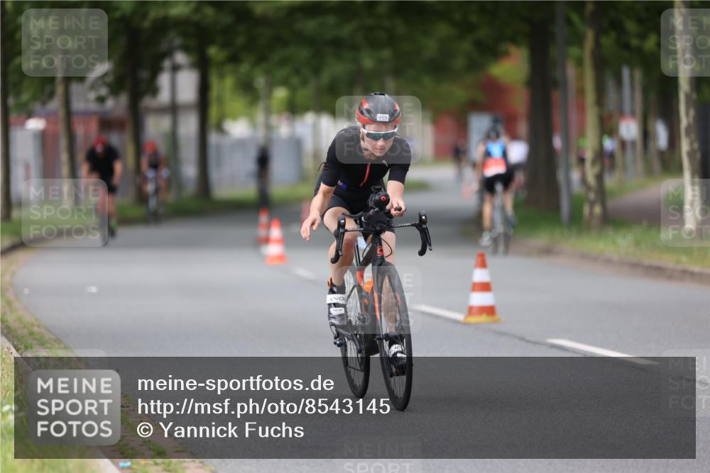 10.08.2025 - GEWOBA Citytriathlon Bremen Yannick Fuchs http://msf.ph/oto/8543145 10.08.2025 12:49:59 Radfahren 552, 648, 666, 688, 692, 722, 741, 838, 856, 935, 959 meine-sportfotos.de