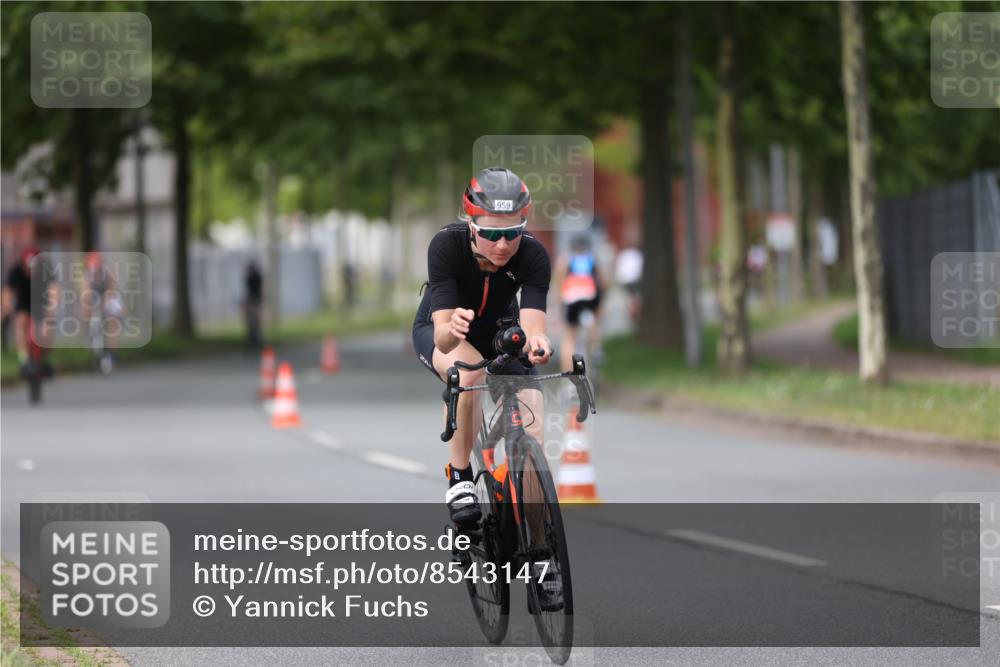 10.08.2025 - GEWOBA Citytriathlon Bremen Yannick Fuchs http://msf.ph/oto/8543147 10.08.2025 12:49:59 Radfahren 552, 648, 666, 688, 692, 722, 741, 838, 856, 935, 959 meine-sportfotos.de