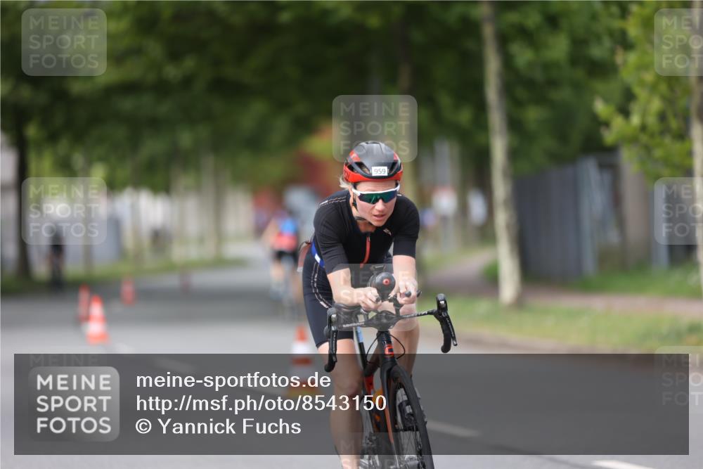 10.08.2025 - GEWOBA Citytriathlon Bremen Yannick Fuchs http://msf.ph/oto/8543150 10.08.2025 12:50:00 Radfahren 552, 648, 688, 692, 722, 741, 838, 856, 935, 959 meine-sportfotos.de