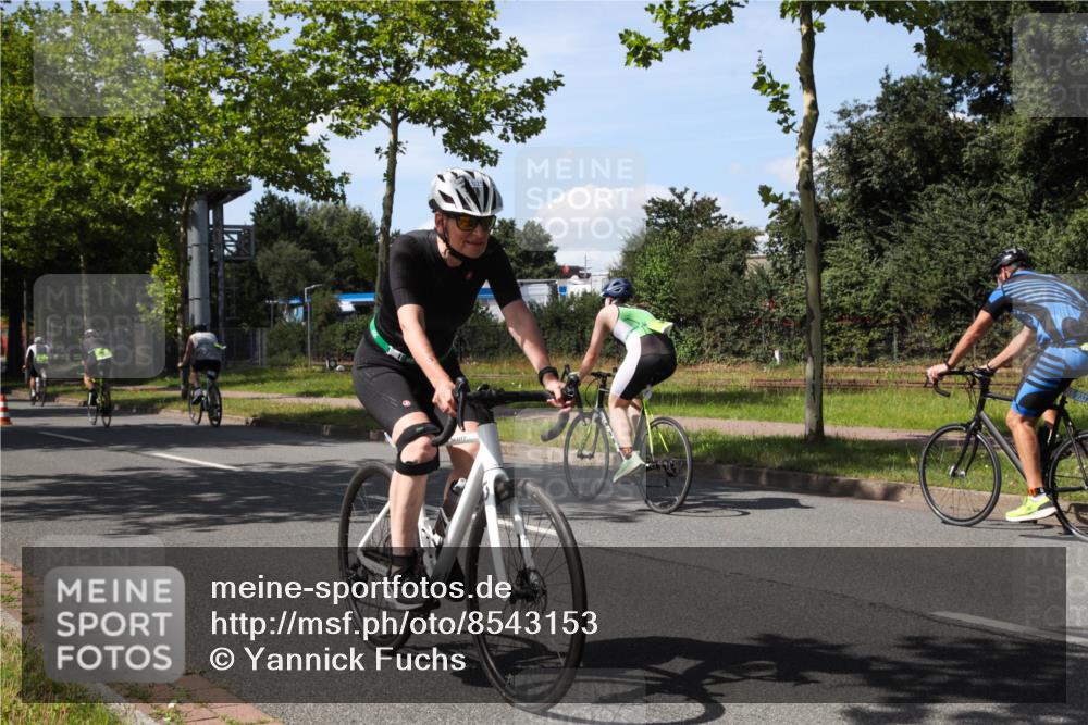 10.08.2025 - GEWOBA Citytriathlon Bremen Yannick Fuchs http://msf.ph/oto/8543153 10.08.2025 14:34:24 Radfahren 45, 76, 79, 88, 143, 144, 146, 214, 304, 316, 375, 392, 424, 443, 515, 524 meine-sportfotos.de