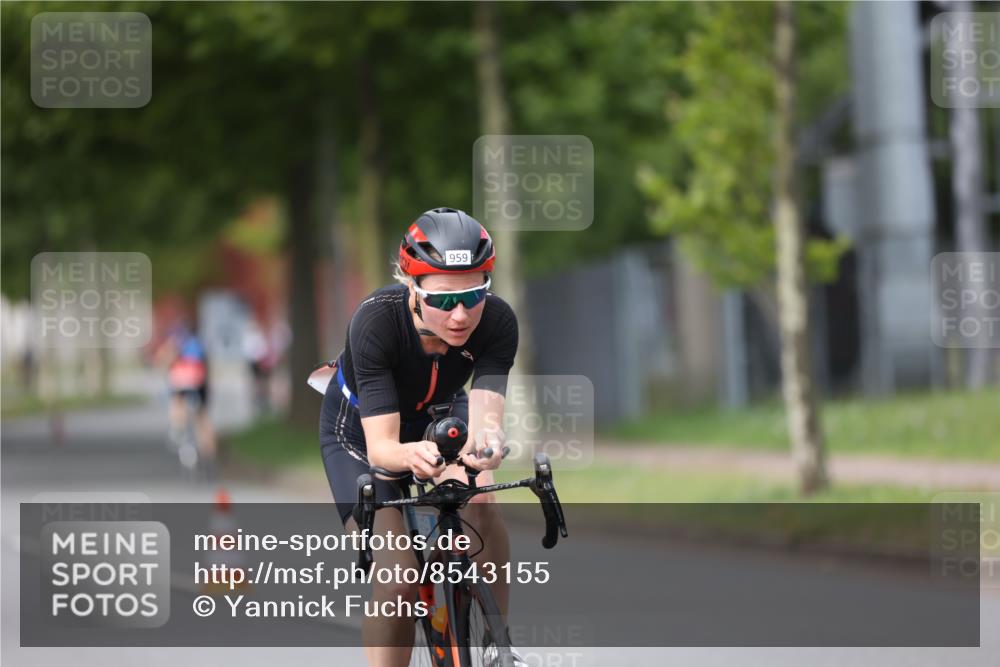 10.08.2025 - GEWOBA Citytriathlon Bremen Yannick Fuchs http://msf.ph/oto/8543155 10.08.2025 12:50:00 Radfahren 552, 648, 688, 692, 722, 741, 838, 856, 935, 959 meine-sportfotos.de