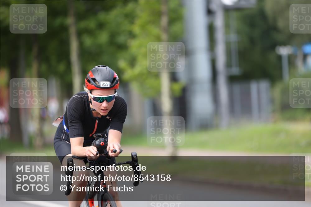 10.08.2025 - GEWOBA Citytriathlon Bremen Yannick Fuchs http://msf.ph/oto/8543158 10.08.2025 12:50:00 Radfahren 552, 648, 688, 692, 722, 741, 838, 856, 935, 959 meine-sportfotos.de