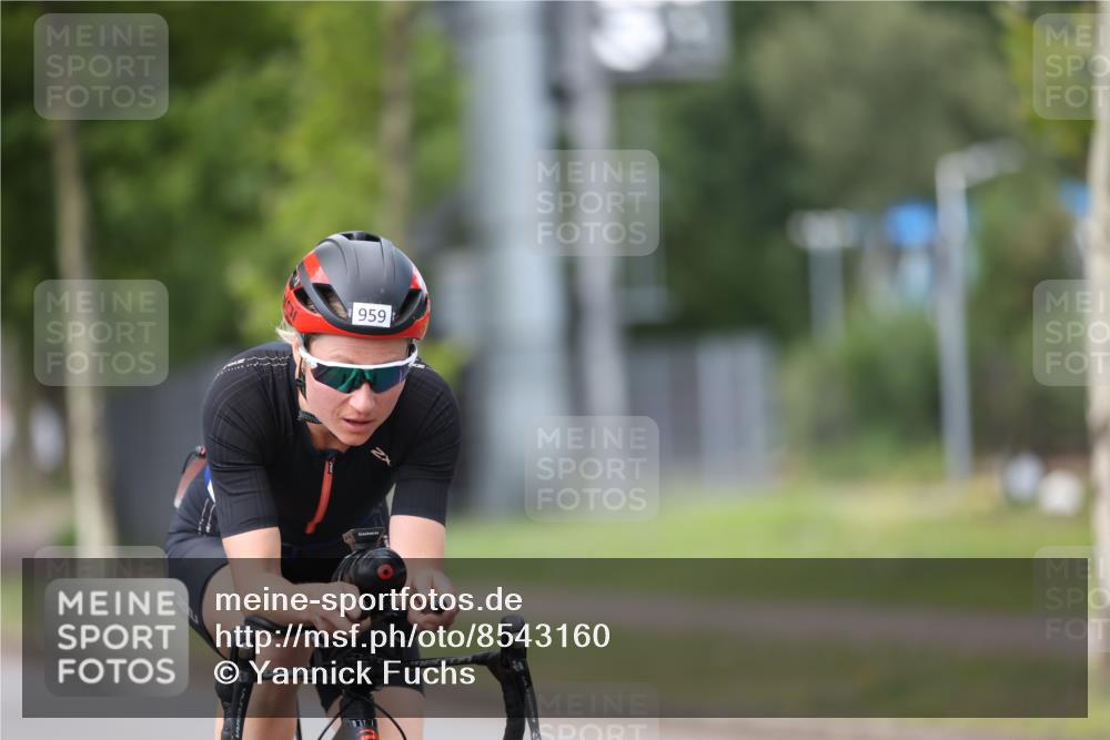 10.08.2025 - GEWOBA Citytriathlon Bremen Yannick Fuchs http://msf.ph/oto/8543160 10.08.2025 12:50:00 Radfahren 552, 648, 688, 692, 722, 741, 838, 856, 935, 959 meine-sportfotos.de