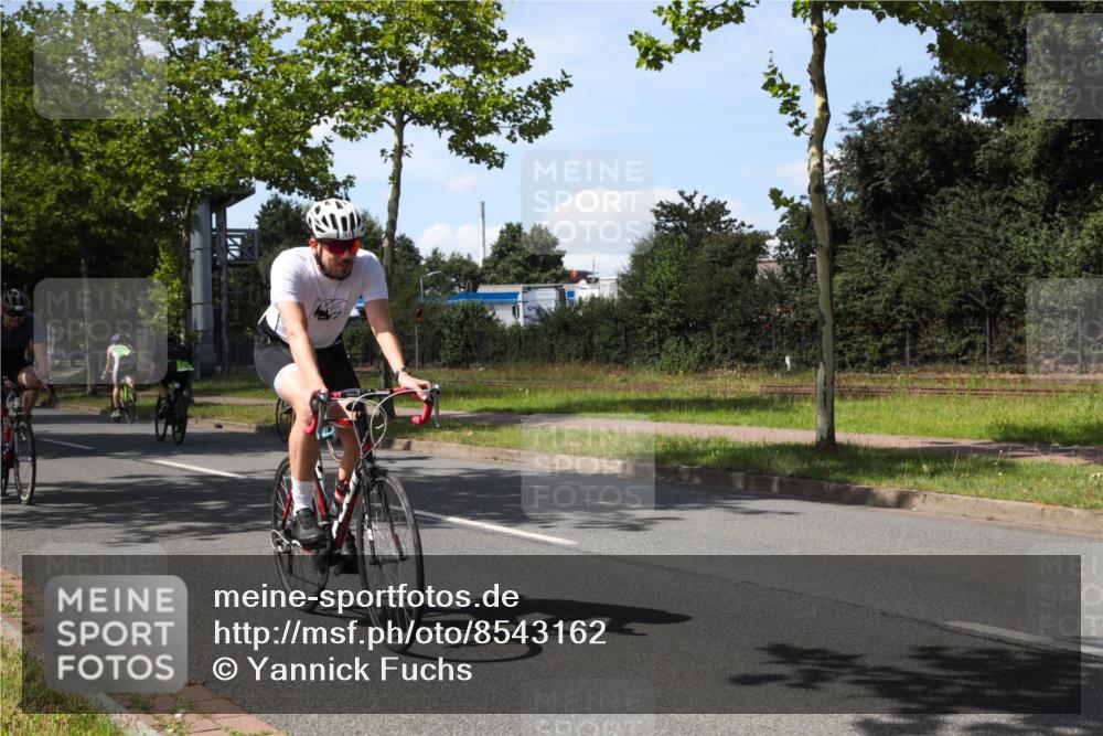 10.08.2025 - GEWOBA Citytriathlon Bremen Yannick Fuchs http://msf.ph/oto/8543162 10.08.2025 14:34:27 Radfahren 45, 76, 79, 88, 143, 144, 146, 214, 304, 316, 375, 392, 424, 443, 465, 515, 524 meine-sportfotos.de
