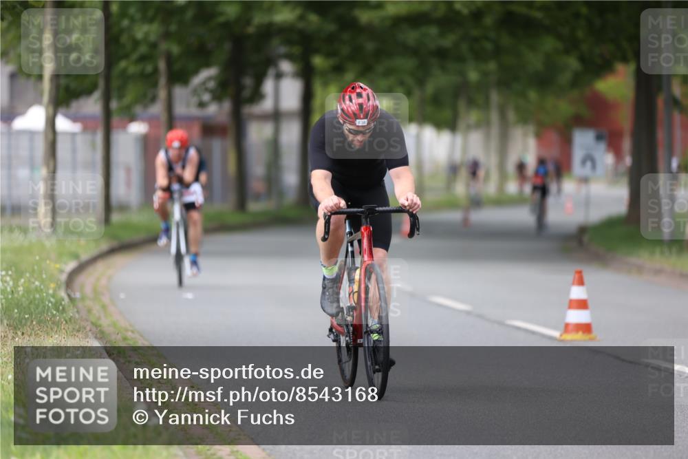 10.08.2025 - GEWOBA Citytriathlon Bremen Yannick Fuchs http://msf.ph/oto/8543168 10.08.2025 12:50:03 Radfahren 552, 688, 692, 722, 741, 752, 838, 935, 959 meine-sportfotos.de