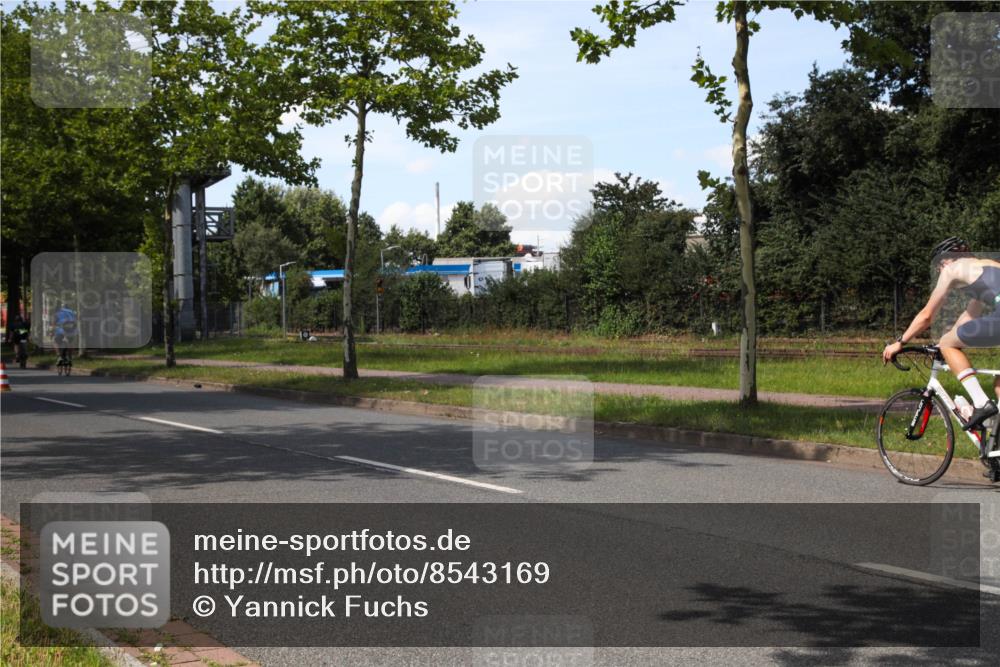 10.08.2025 - GEWOBA Citytriathlon Bremen Yannick Fuchs http://msf.ph/oto/8543169 10.08.2025 14:34:29 Radfahren 45, 76, 79, 88, 143, 144, 146, 214, 304, 316, 375, 392, 424, 443, 465, 524 meine-sportfotos.de
