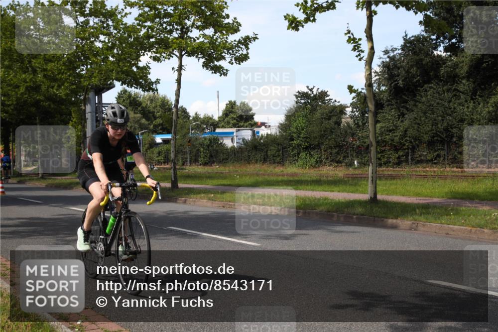 10.08.2025 - GEWOBA Citytriathlon Bremen Yannick Fuchs http://msf.ph/oto/8543171 10.08.2025 14:34:31 Radfahren 45, 76, 79, 88, 143, 144, 146, 300, 304, 316, 375, 392, 443, 465, 524 meine-sportfotos.de