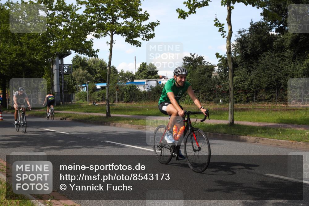 10.08.2025 - GEWOBA Citytriathlon Bremen Yannick Fuchs http://msf.ph/oto/8543173 10.08.2025 14:34:31 Radfahren 45, 76, 79, 88, 143, 144, 146, 300, 304, 316, 375, 392, 443, 465, 524 meine-sportfotos.de
