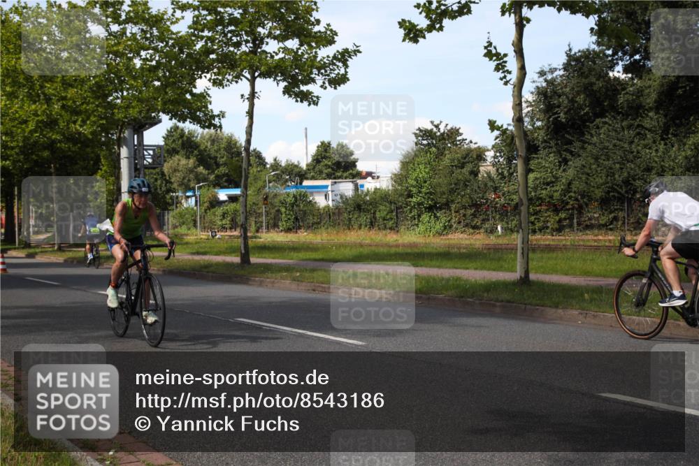 10.08.2025 - GEWOBA Citytriathlon Bremen Yannick Fuchs http://msf.ph/oto/8543186 10.08.2025 14:34:35 Radfahren 79, 88, 143, 144, 146, 300, 304, 316, 375, 392, 465, 511, 524 meine-sportfotos.de
