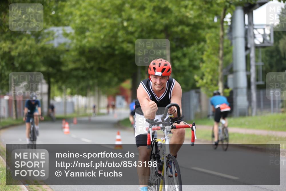 10.08.2025 - GEWOBA Citytriathlon Bremen Yannick Fuchs http://msf.ph/oto/8543198 10.08.2025 12:50:07 Radfahren 643, 722, 741, 752, 838, 852, 935, 959 meine-sportfotos.de