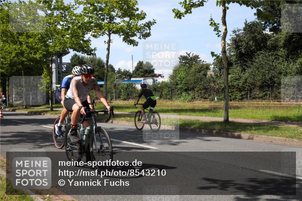 10.08.2025 - GEWOBA Citytriathlon Bremen Yannick Fuchs http://msf.ph/oto/8543210 10.08.2025 14:34:52 Radfahren 23, 31, 72, 268, 300, 340, 413, 430, 502, 511 meine-sportfotos.de