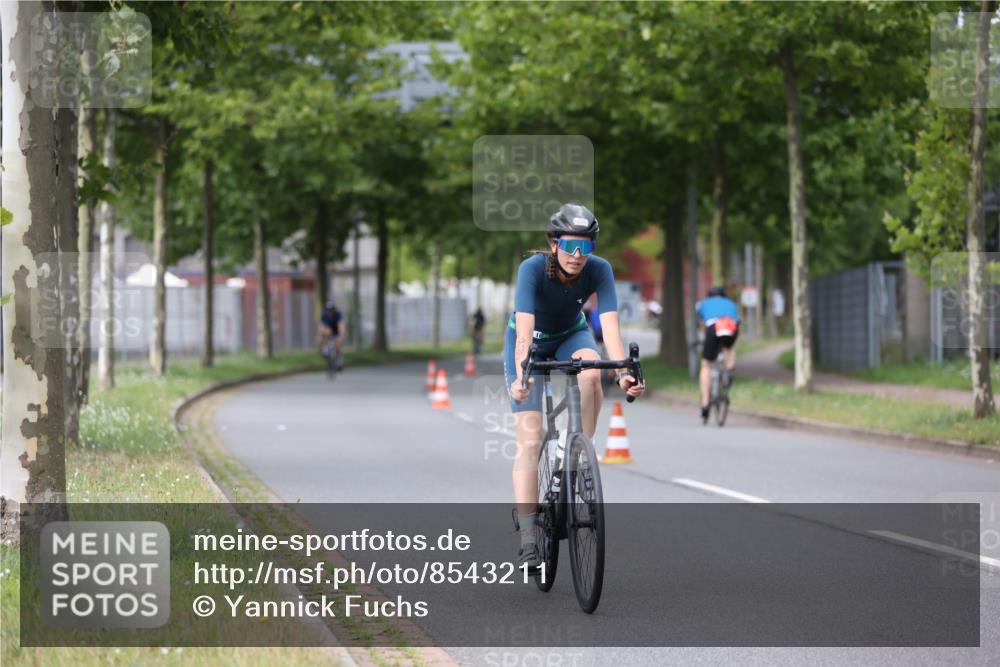10.08.2025 - GEWOBA Citytriathlon Bremen Yannick Fuchs http://msf.ph/oto/8543211 10.08.2025 12:50:08 Radfahren 643, 722, 752, 838, 852, 935, 959 meine-sportfotos.de