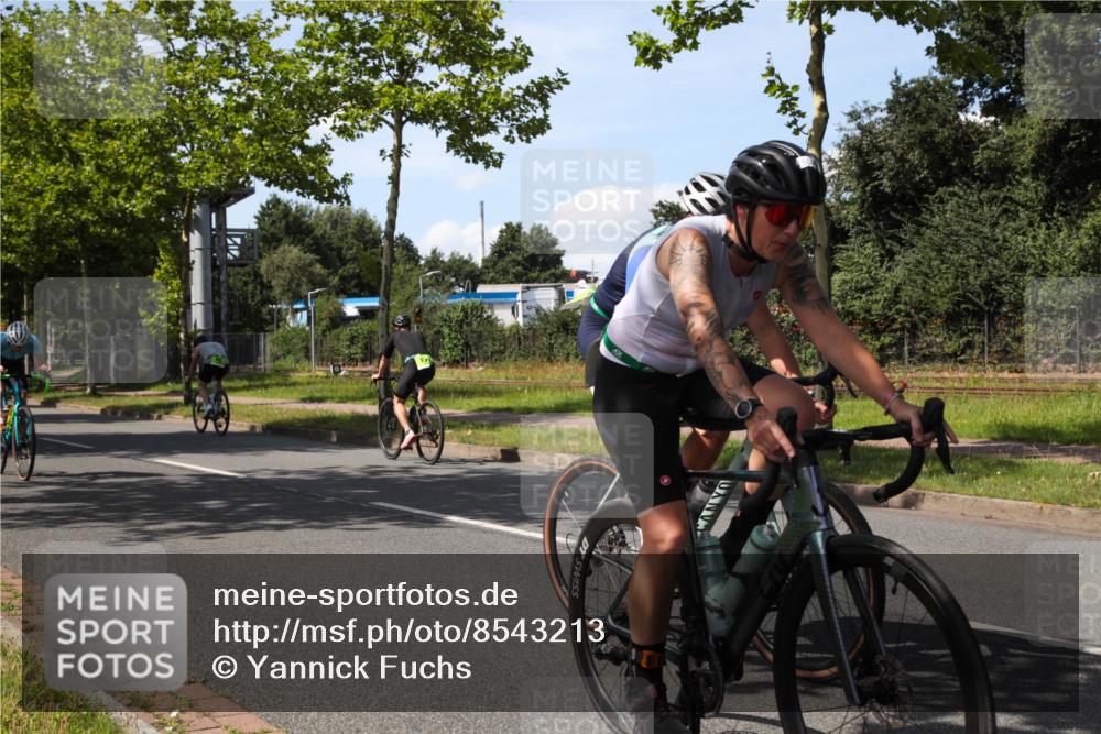 10.08.2025 - GEWOBA Citytriathlon Bremen Yannick Fuchs http://msf.ph/oto/8543213 10.08.2025 14:34:53 Radfahren 23, 31, 72, 268, 300, 340, 413, 430, 502, 511 meine-sportfotos.de