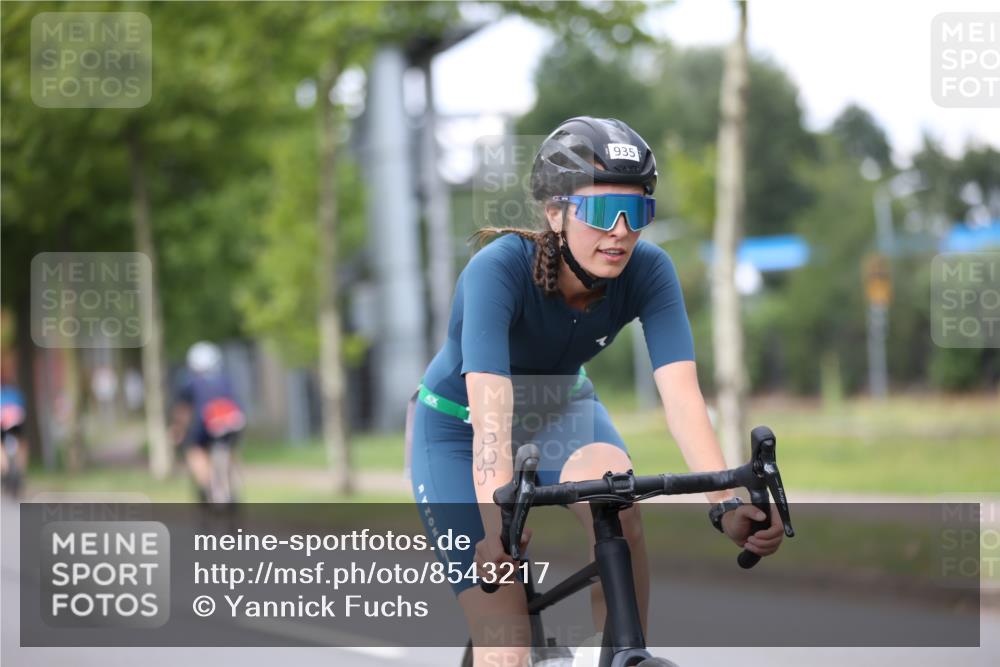 10.08.2025 - GEWOBA Citytriathlon Bremen Yannick Fuchs http://msf.ph/oto/8543217 10.08.2025 12:50:09 Radfahren 643, 722, 752, 820, 838, 852, 935, 959 meine-sportfotos.de